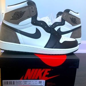 AIR JORDAN 1 OG DARK MOCHA
US MEN SIZE 10